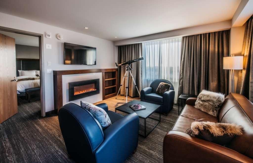 The Explorer Hotel Yellowknife Exteriör bild
