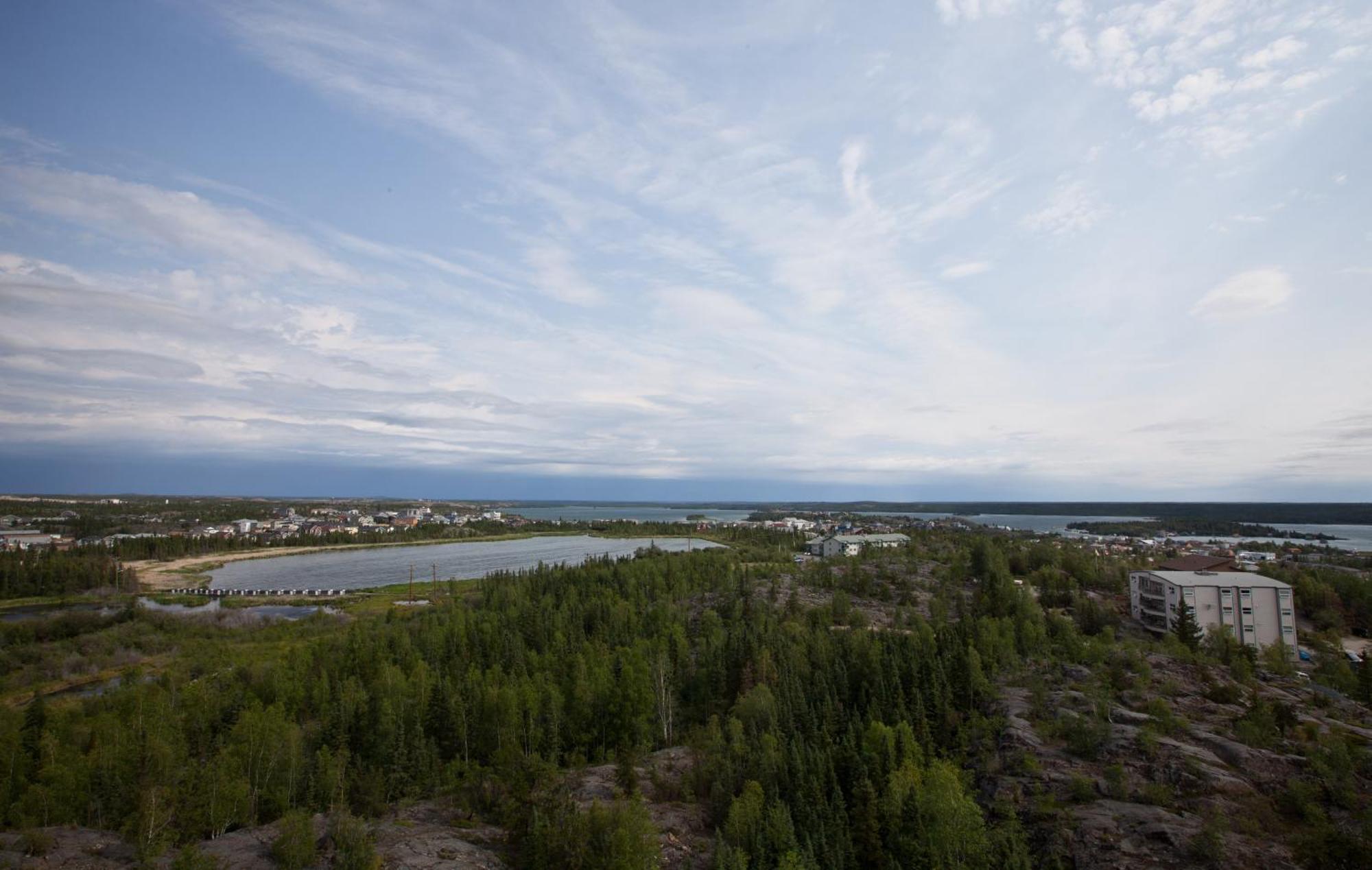 The Explorer Hotel Yellowknife Exteriör bild