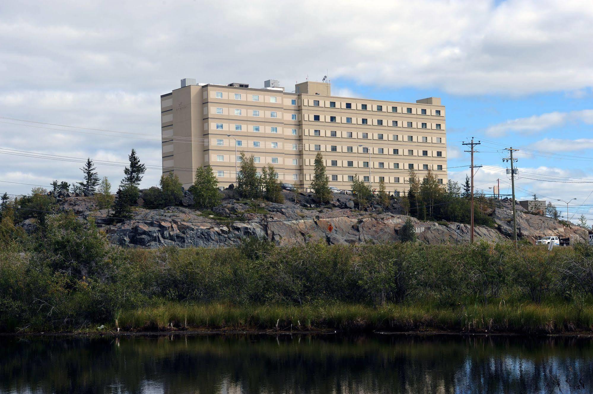 The Explorer Hotel Yellowknife Exteriör bild